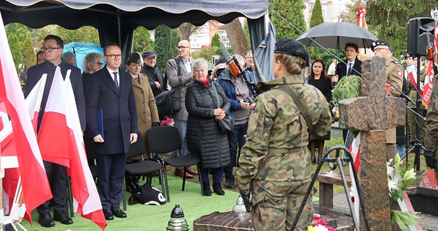 Grób Tadeusza Gumińskiego oznaczony insygniami IPN „Weteran Walk o Wolność i Niepodległość Polski”