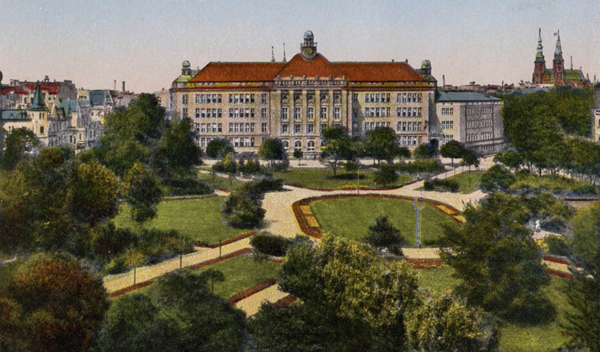 Jedno miejsce – trzy historie. Od niemieckiej szkoły do kurii biskupiej